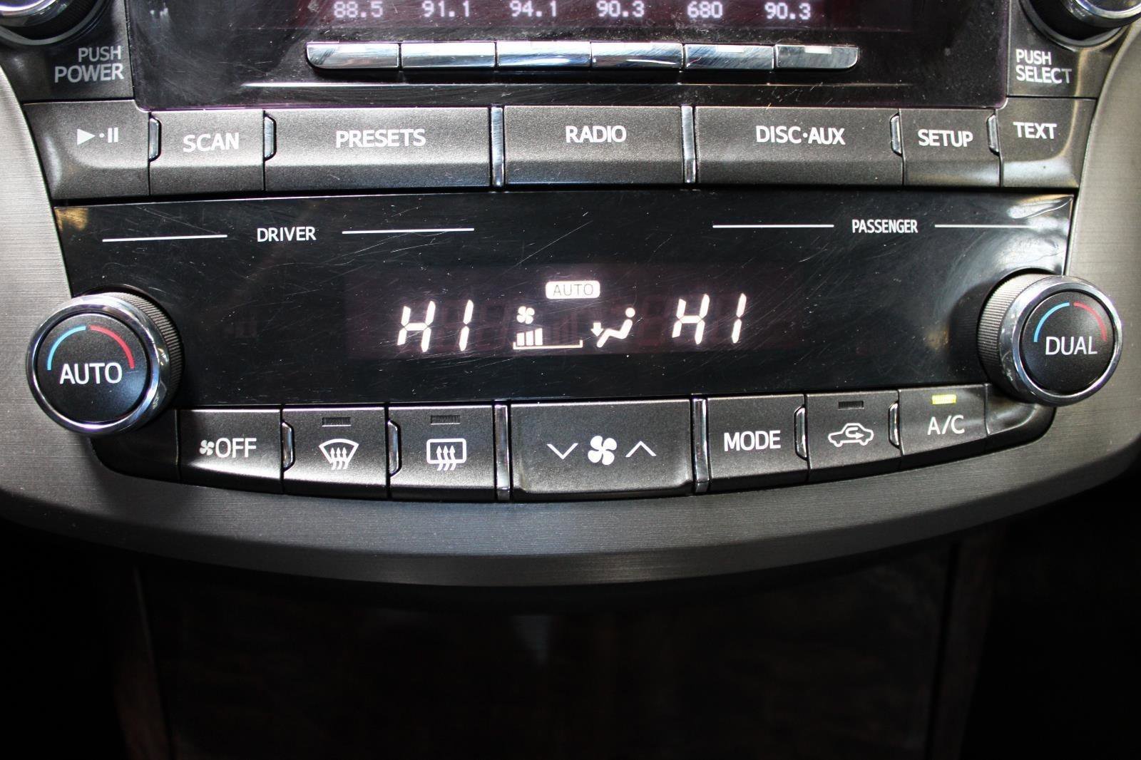 Used 2011 Toyota Avalon FWD image 19