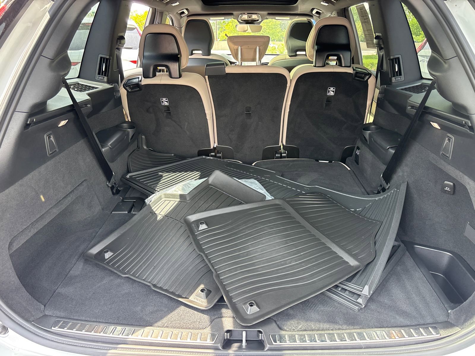 Used 2026 Volvo XC90 T8 Plus w/ Protection Package Premier AWD/4WD image 8