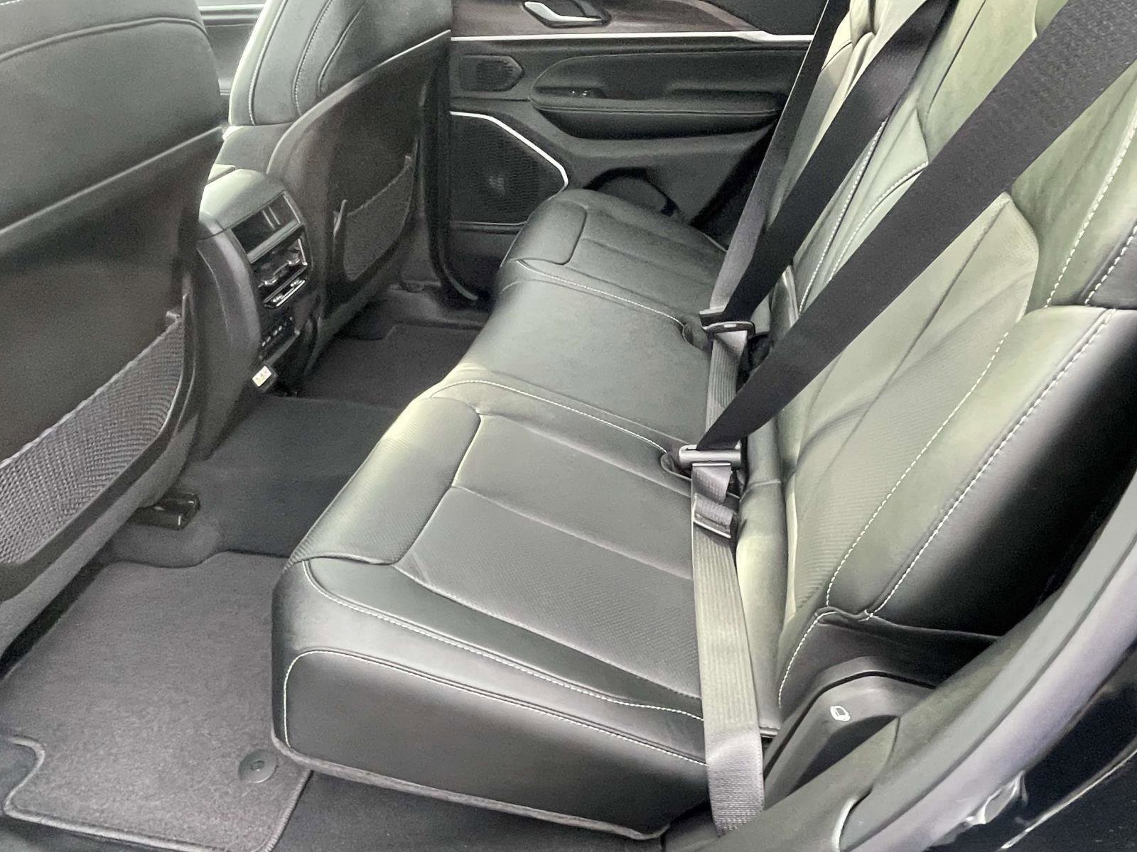 New 2026 Jeep Grand Cherokee Limited AWD/4WD image 8