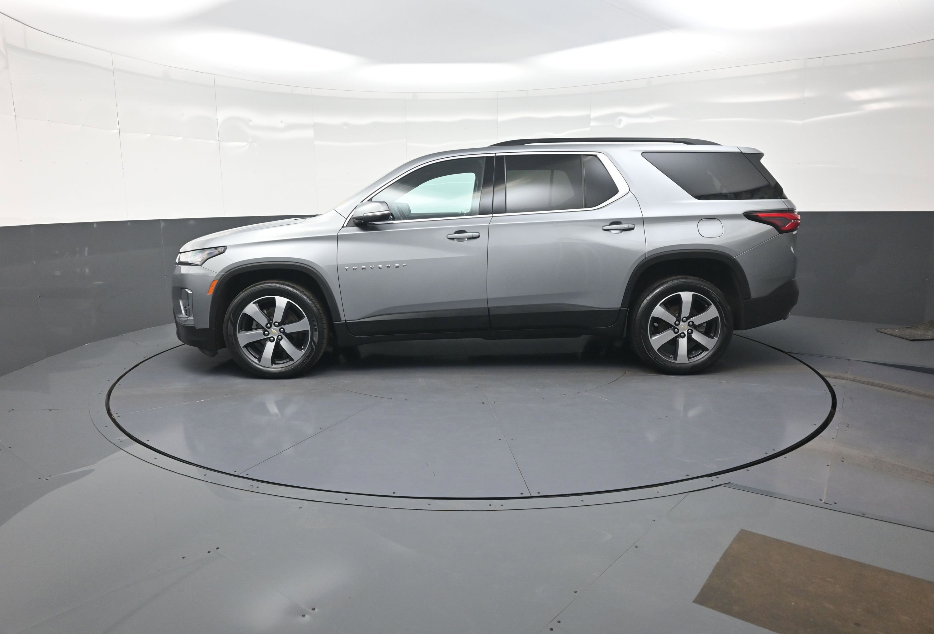 Used 2023 Chevrolet Traverse LT w/ LT Premium Package image 6