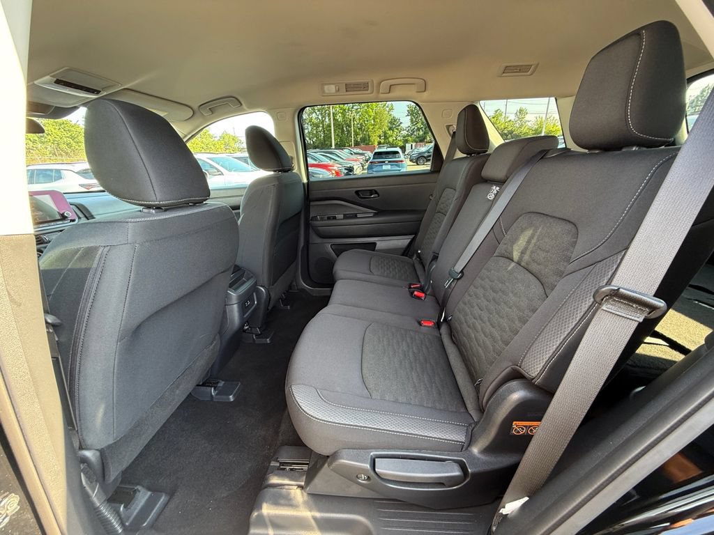 Used 2025 Nissan Pathfinder S AWD/4WD image 22