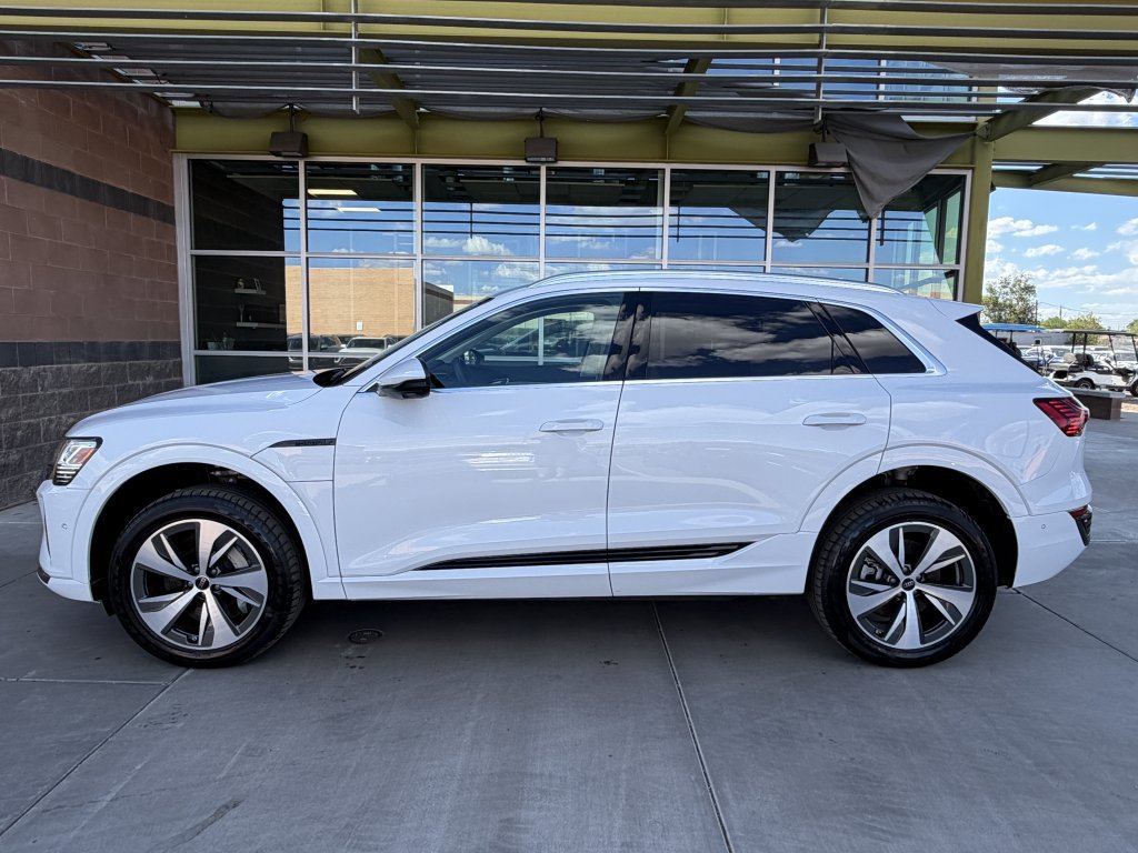Used 2024 Audi Q8 e-tron Premium Plus w/ Premium Plus Package image 7