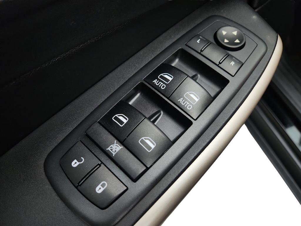 Used 2018 Jeep Cherokee Limited w/ High Altitude Package image 20