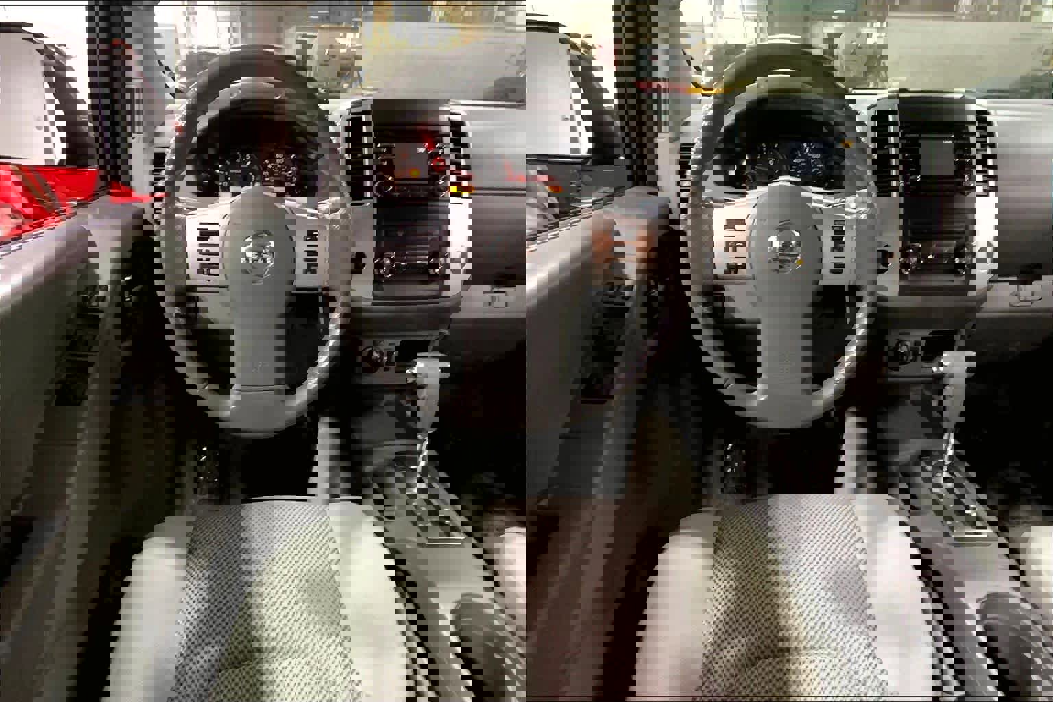 Used 2014 Nissan Frontier SV image 6