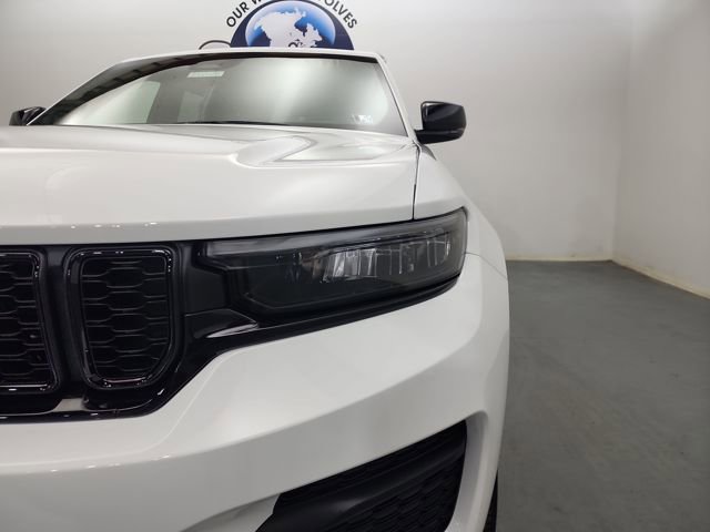 New 2025 Jeep Grand Cherokee Altitude image 36