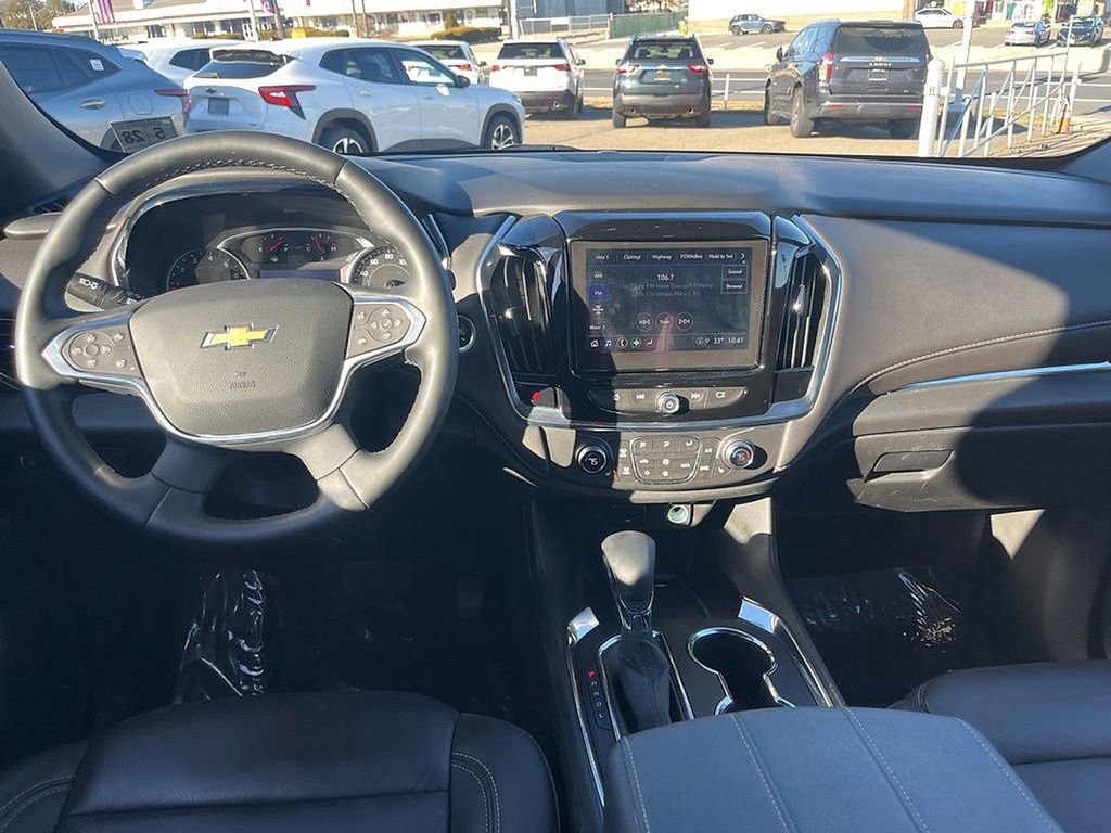 Used 2023 Chevrolet Traverse LT image 19