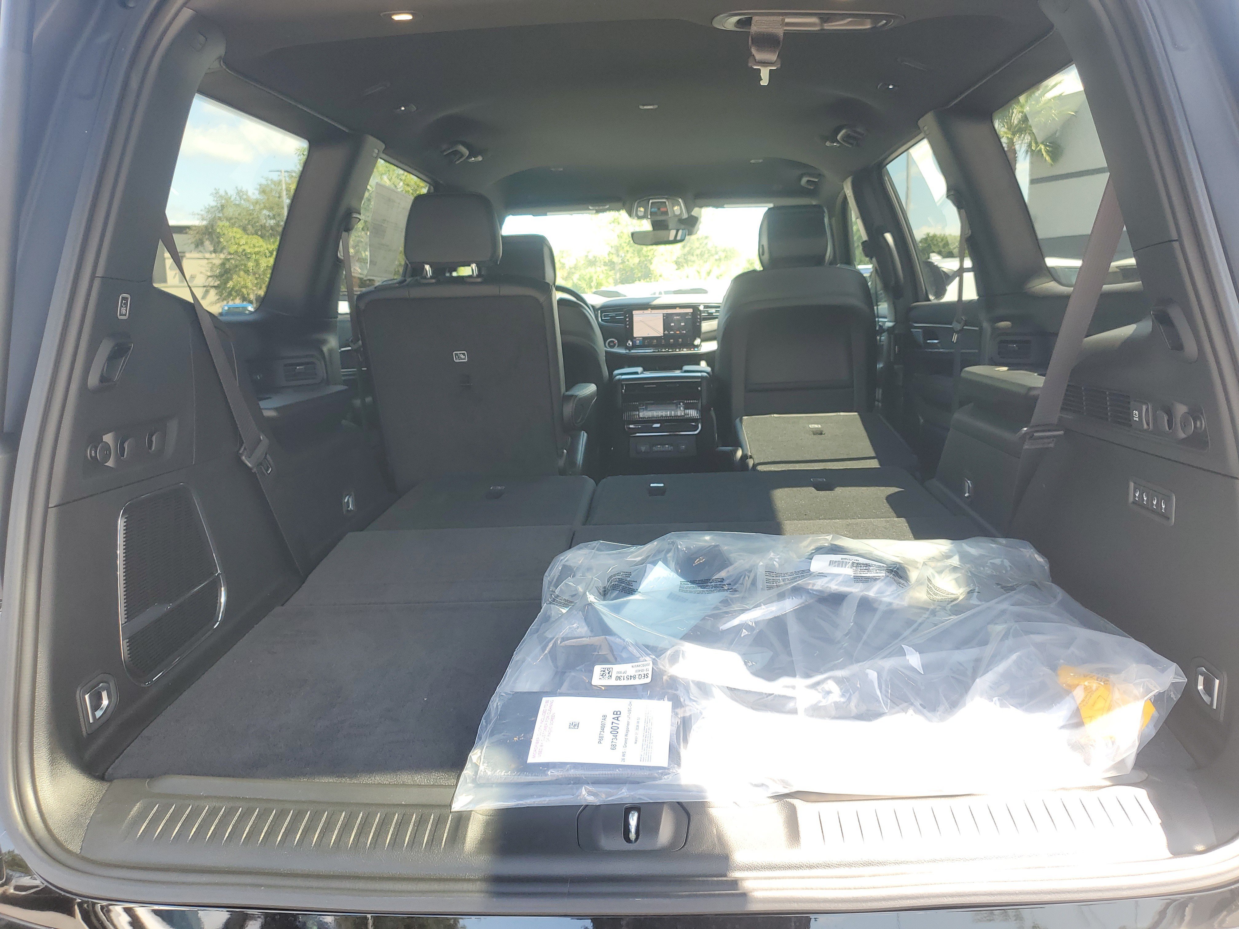 New 2026 Jeep Grand Wagoneer Limited AWD/4WD image 8