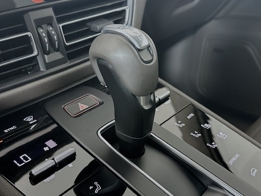 Certified 2026 Porsche Macan Turbo AWD/4WD image 19