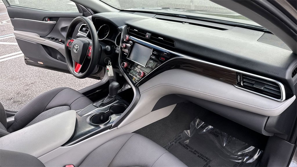 Used 2018 Toyota Camry L image 33