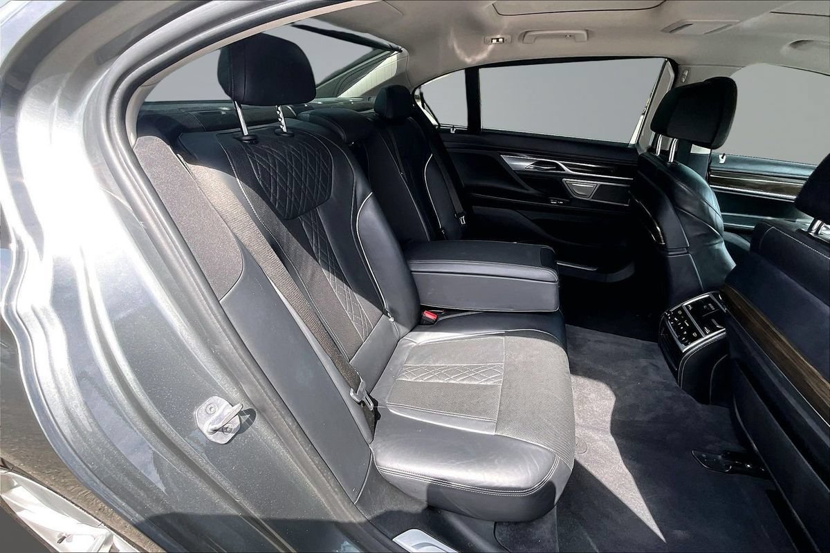 Used 2018 BMW 750i xDrive AWD/4WD image 14