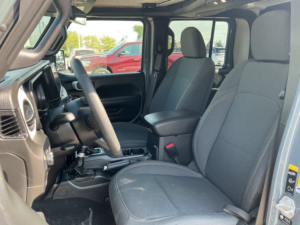 Certified 2024 Jeep Gladiator Sport AWD/4WD image 11