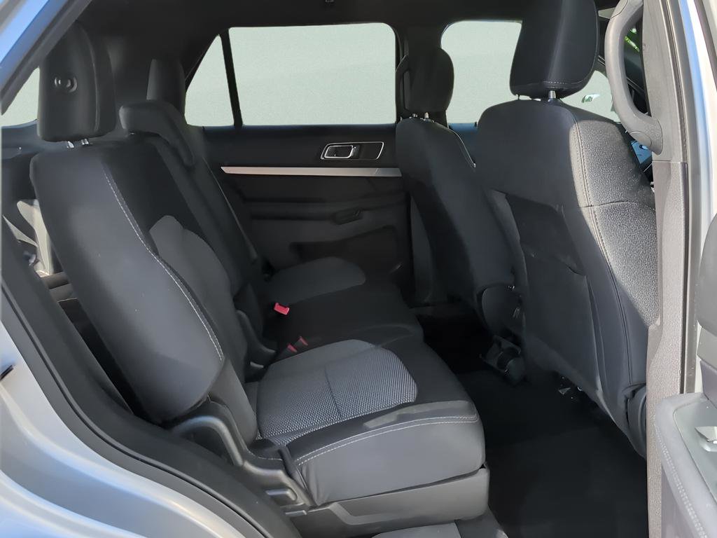 Used 2018 Ford Explorer XLT image 37