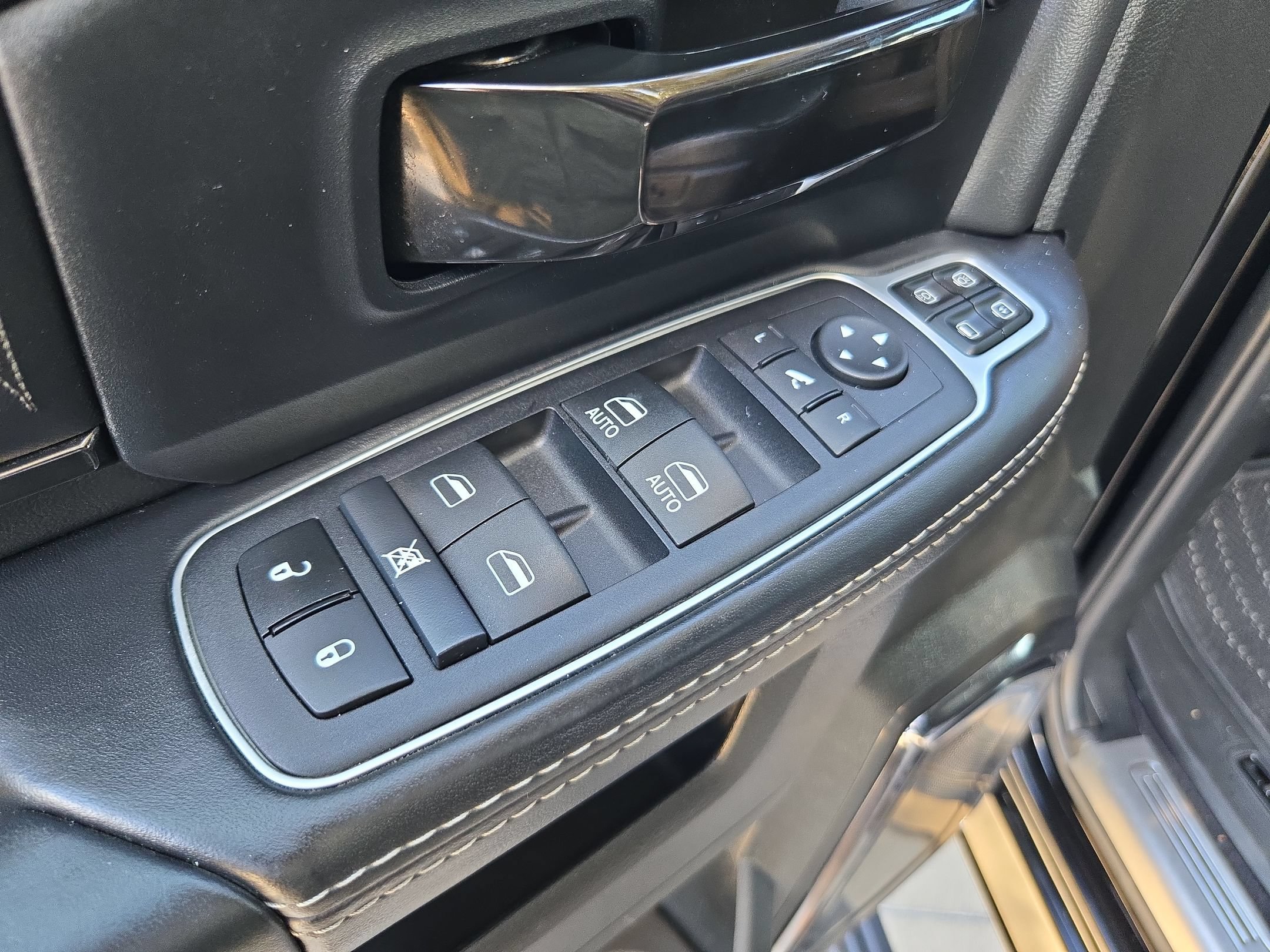 Used 2024 RAM 2500 Limited AWD/4WD image 12