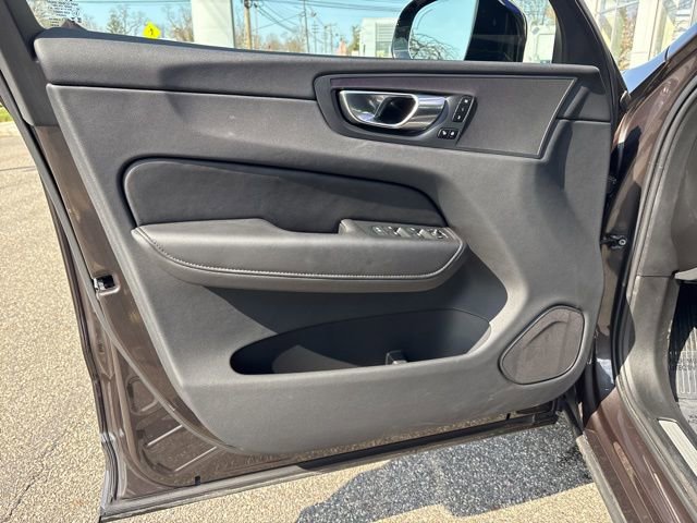 Used 2025 Volvo XC60 B5 Plus AWD/4WD image 17