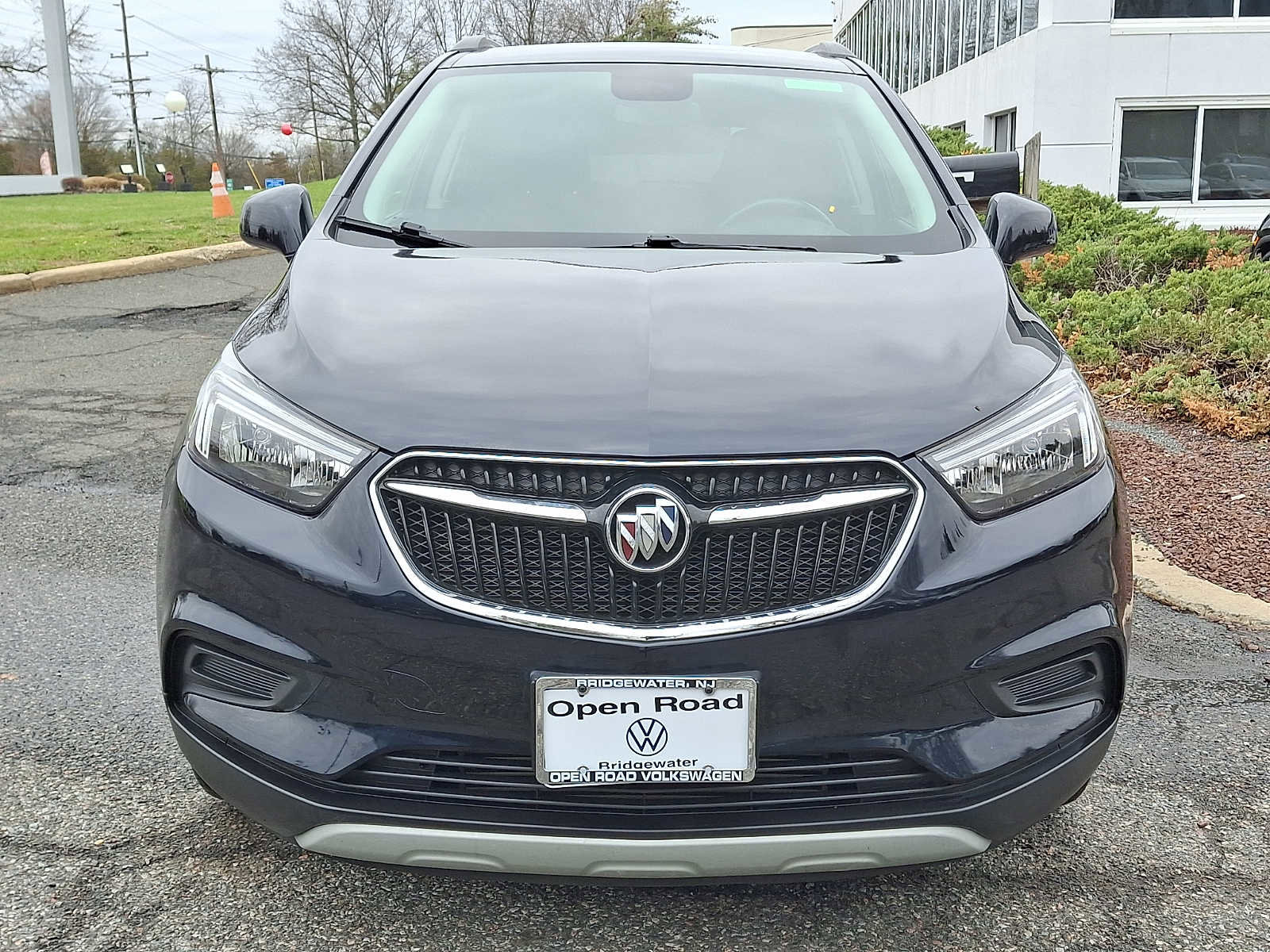 Used 2022 Buick Encore Preferred image 2