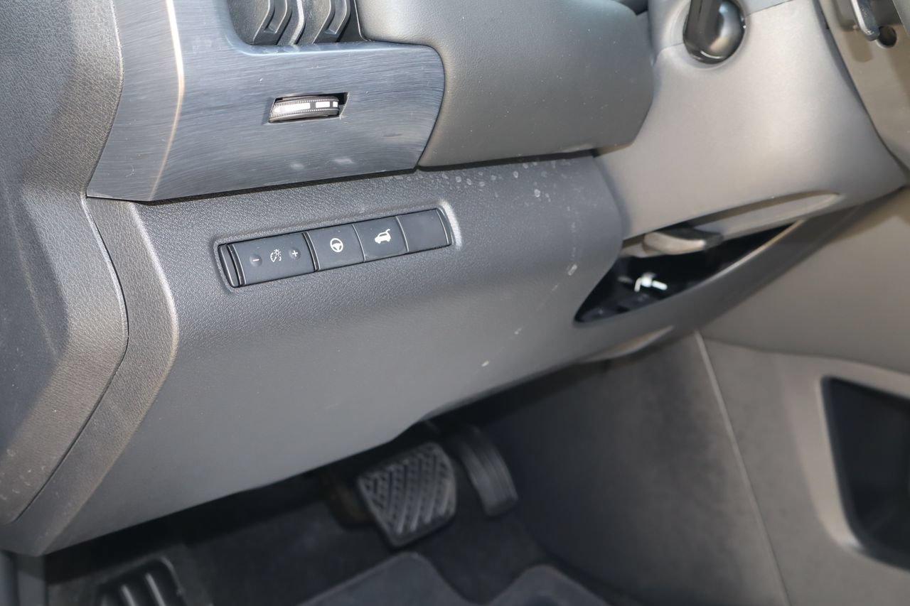 Used 2026 Nissan Pathfinder SL w/ SL Premium Package FWD image 25
