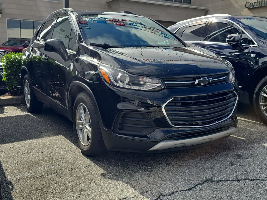 Used 2020 Chevrolet Trax LT w/ Driver Confidence Package FWD image 2