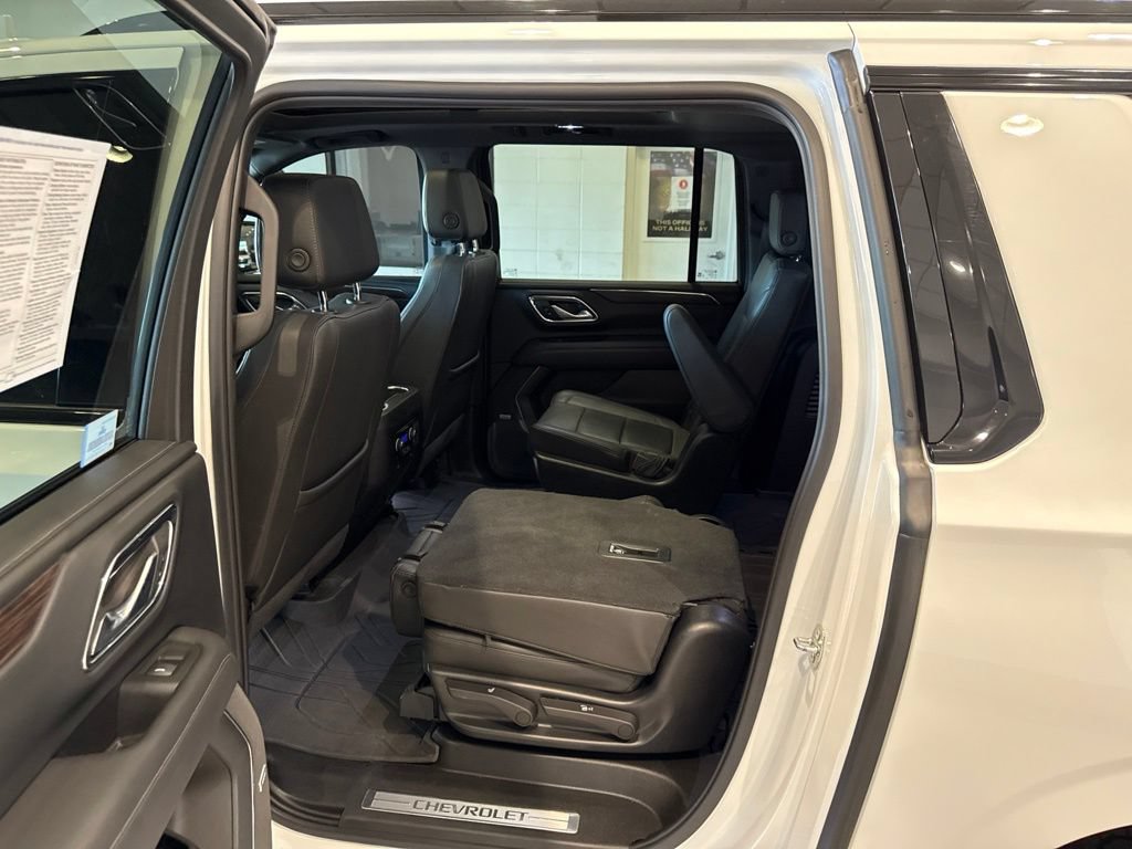 Used 2023 Chevrolet Suburban Z71 w/ Luxury Package AWD/4WD image 23