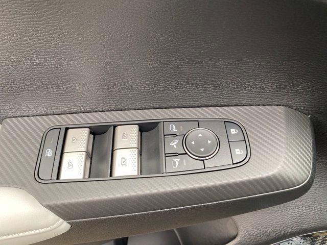 New 2025 Mitsubishi Outlander SE image 18