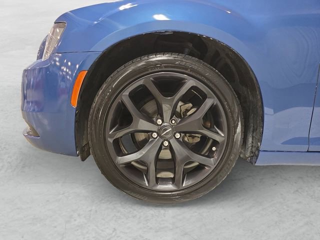 Used 2022 Chrysler 300 Touring w/ Sport Appearance Package RWD image 23