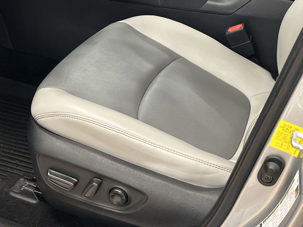 Used 2020 Toyota RAV4 Limited image 13