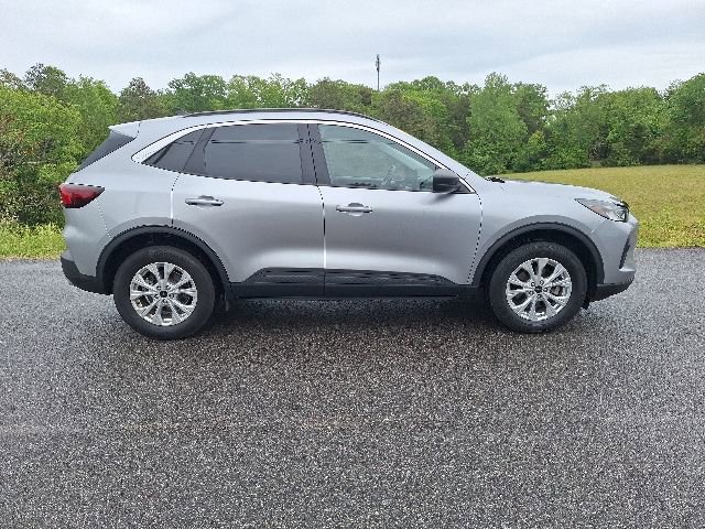 Used 2024 Ford Escape Active w/ Tech Pack #1 AWD/4WD image 2