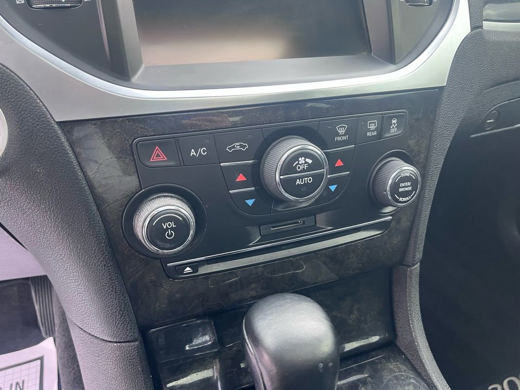 Used 2012 Chrysler 300 C image 19