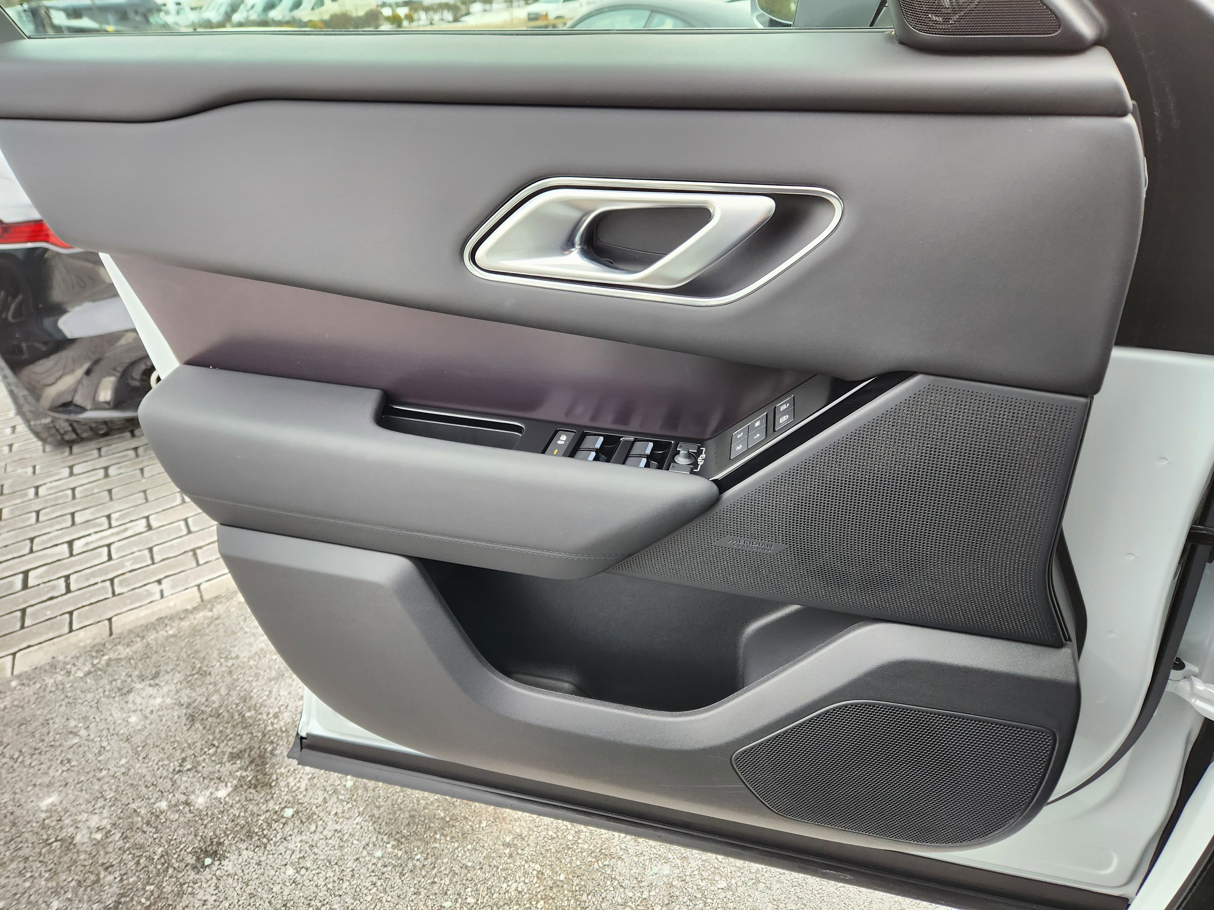 Certified 2026 Land Rover Range Rover Velar Dynamic SE image 24