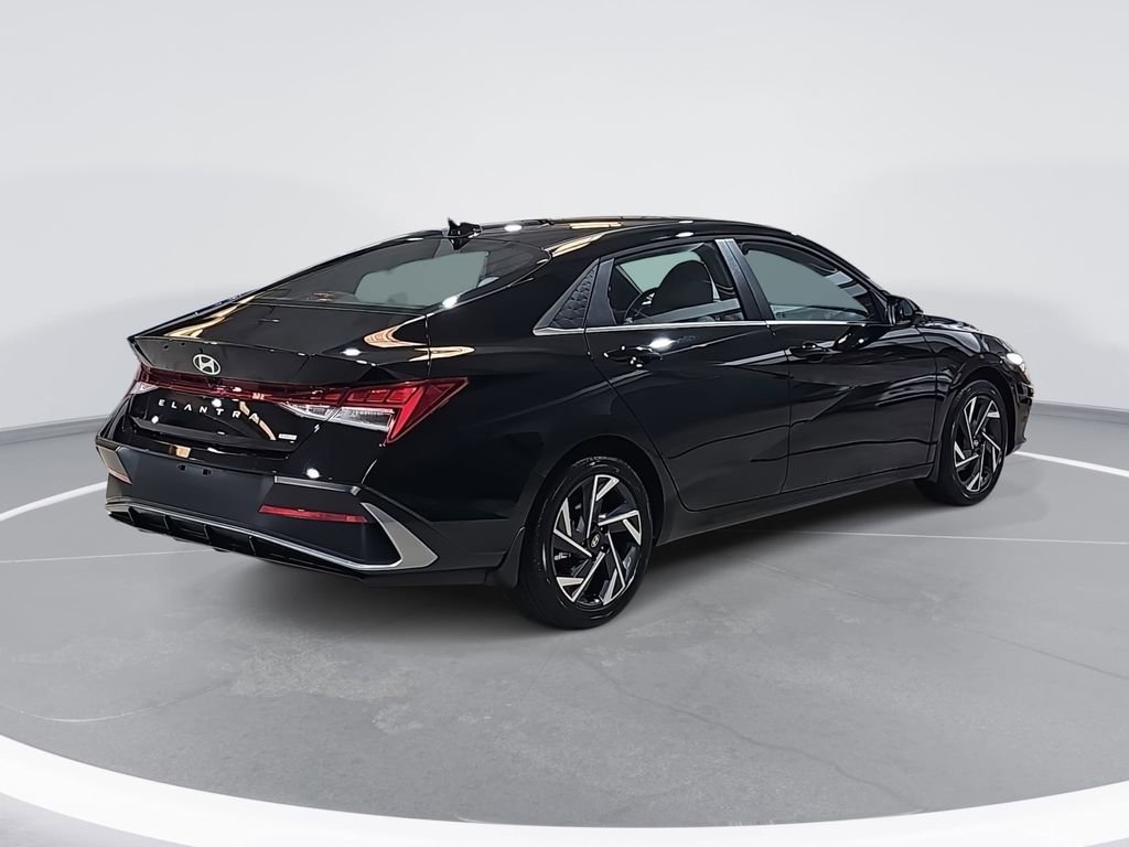 New 2026 Hyundai Elantra Limited image 5