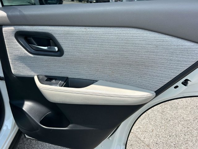 Used 2022 Nissan Rogue SV AWD/4WD image 19