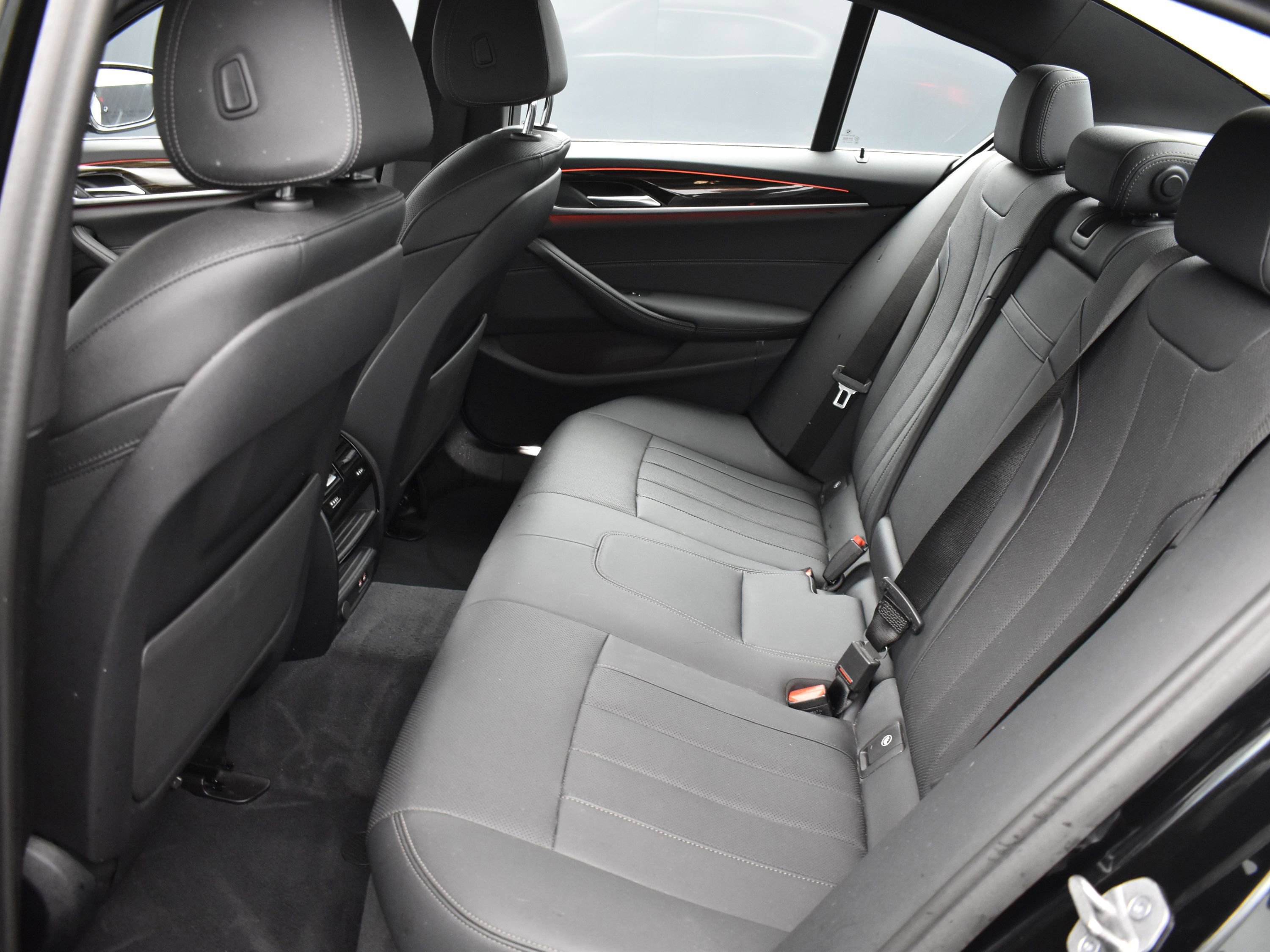 Used 2023 BMW 530i xDrive w/ Convenience Package image 15