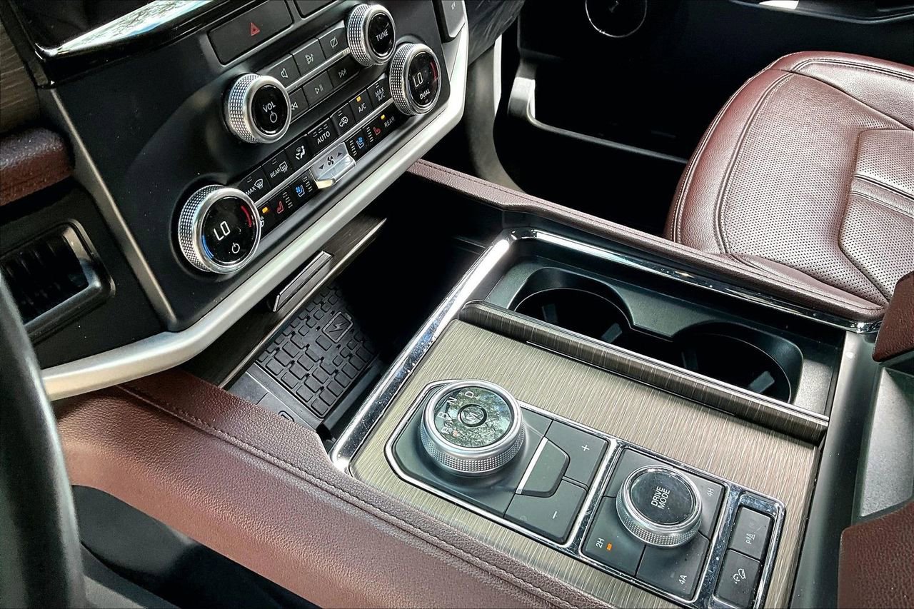 Used 2023 Ford Expedition Limited image 15