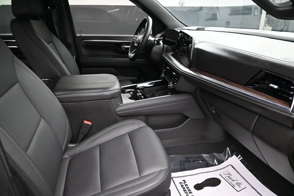 Used 2026 Chevrolet Tahoe LT w/ Comfort Package AWD/4WD image 32