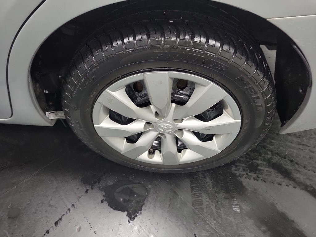 Used 2014 Toyota Corolla LE FWD image 12