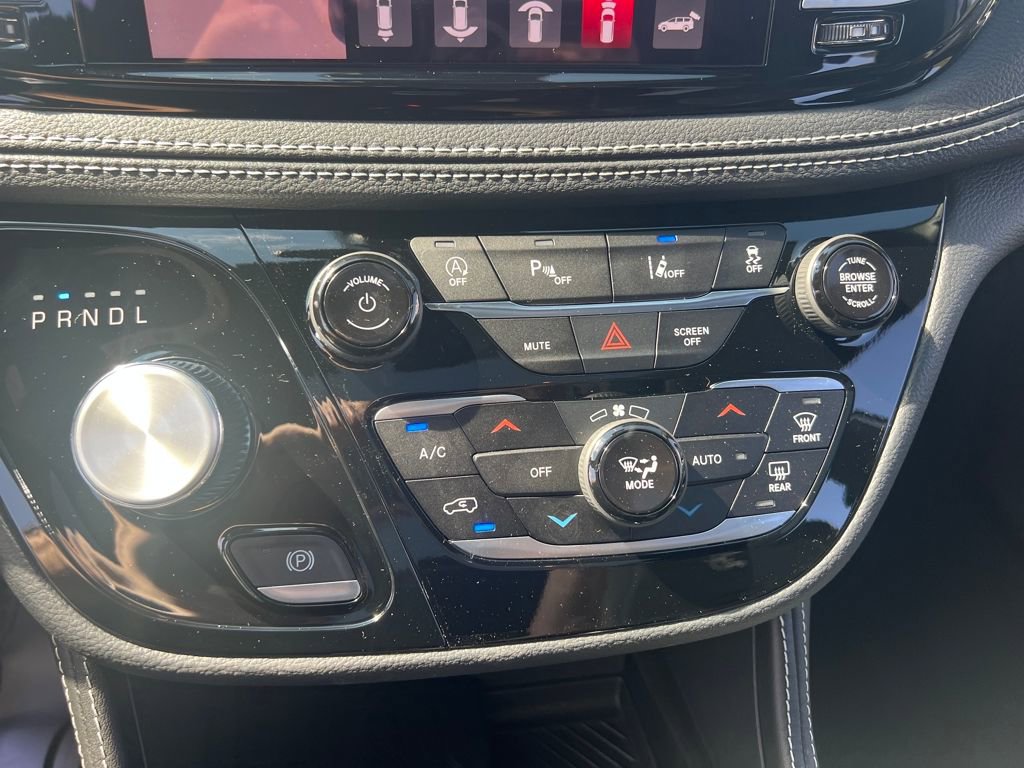 New 2026 Chrysler Pacifica Limited image 13