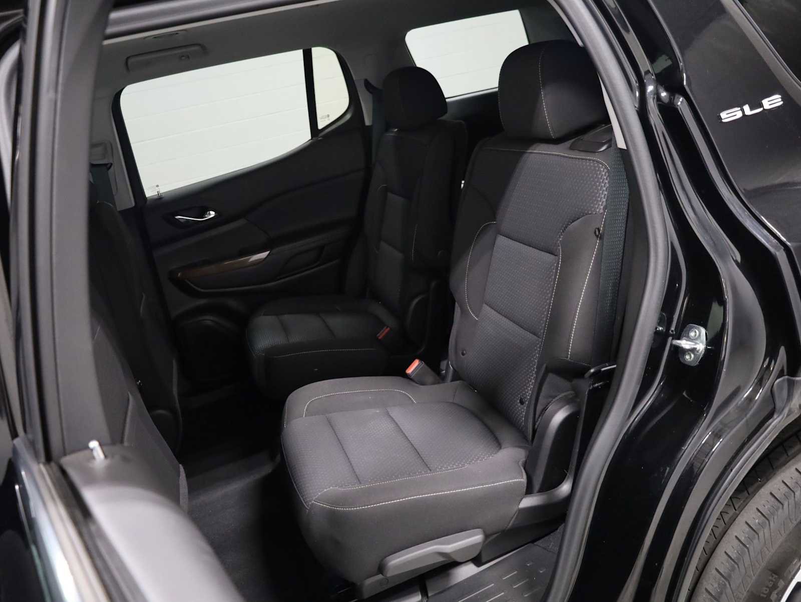Used 2023 GMC Acadia SLE w/ Driver Convenience Package FWD image 33