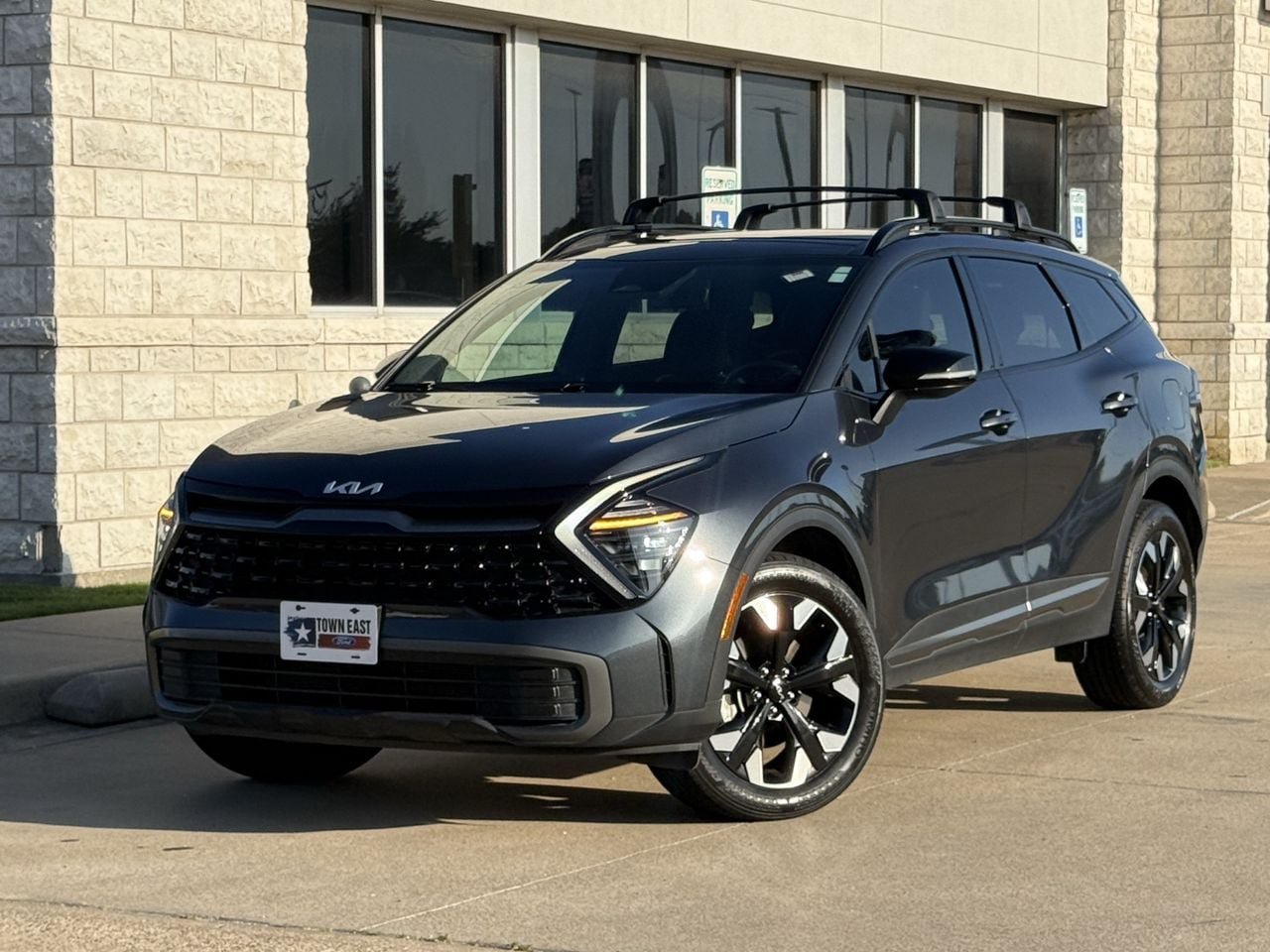 Used 2024 Kia Sportage X-Line w/ X-Line Premium Package AWD/4WD image 2