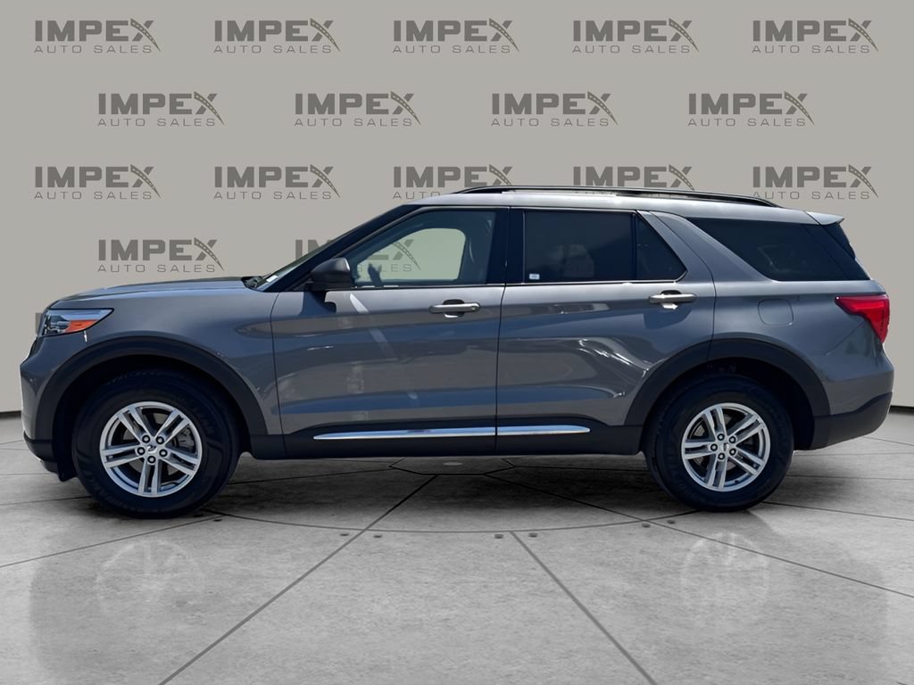Used 2021 Ford Explorer XLT w/ Equipment Group 202A AWD/4WD image 2