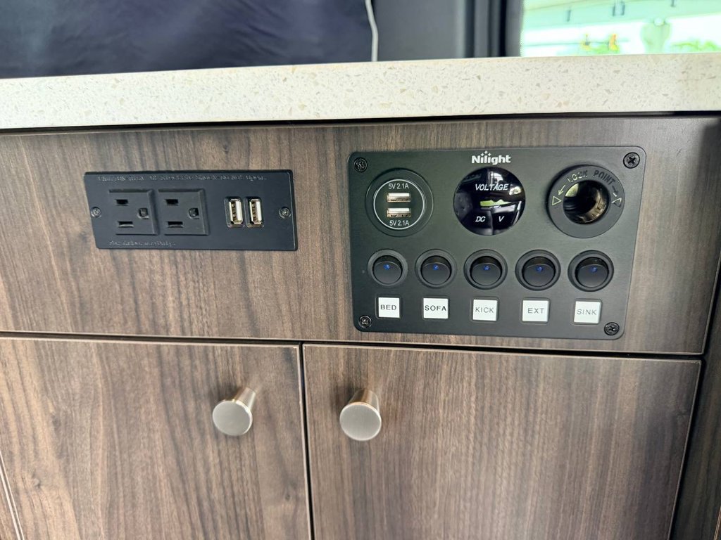 Used 2019 Mercedes-Benz Sprinter 2500 image 42
