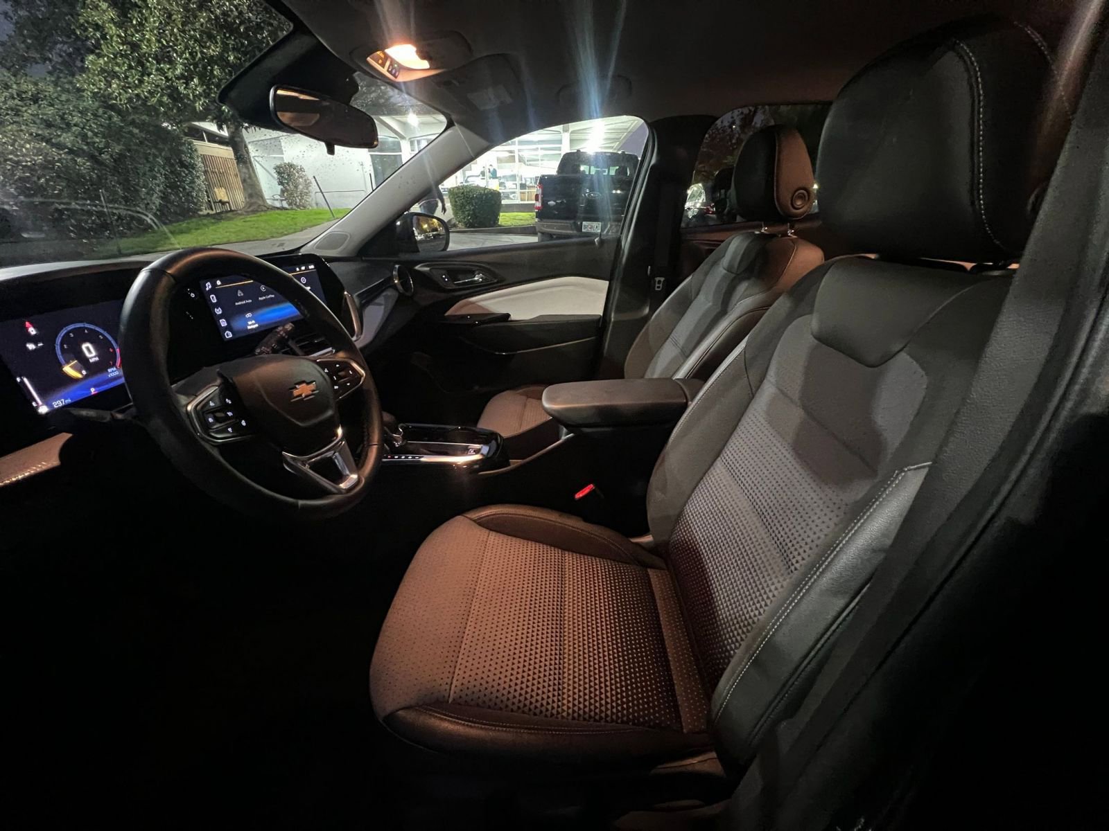 Used 2025 Chevrolet Trax LT w/ LT Convenience Package image 27