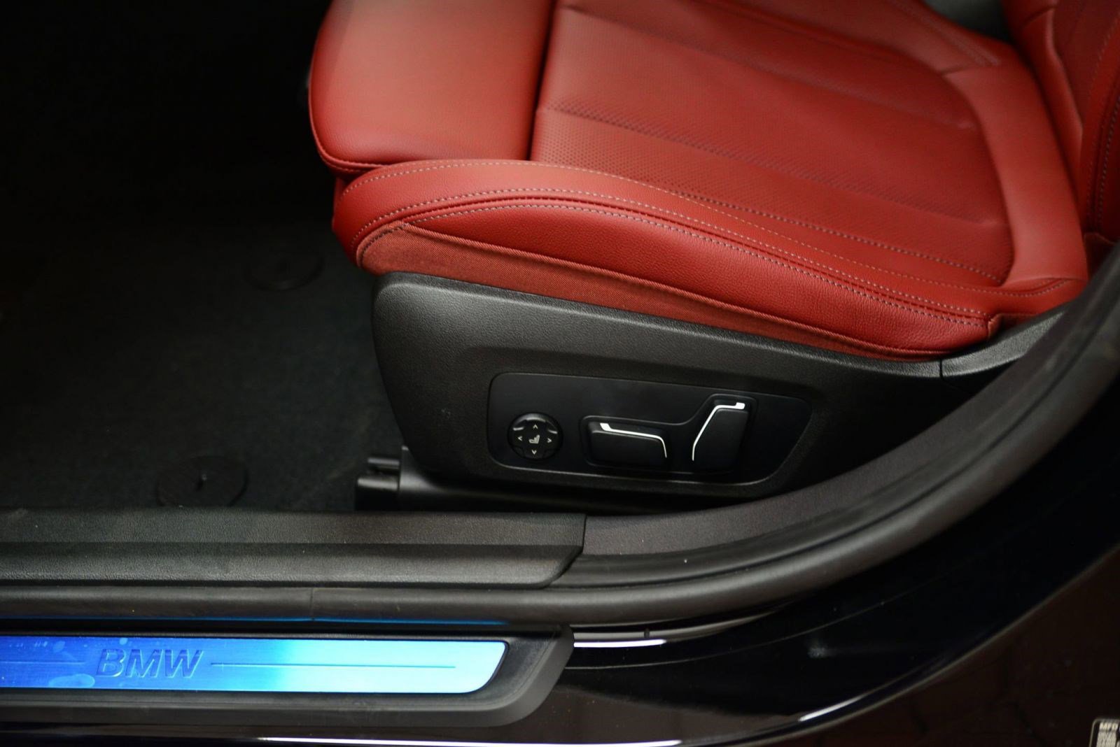 Used 2025 BMW 330i xDrive Sedan w/ Premium Package image 28