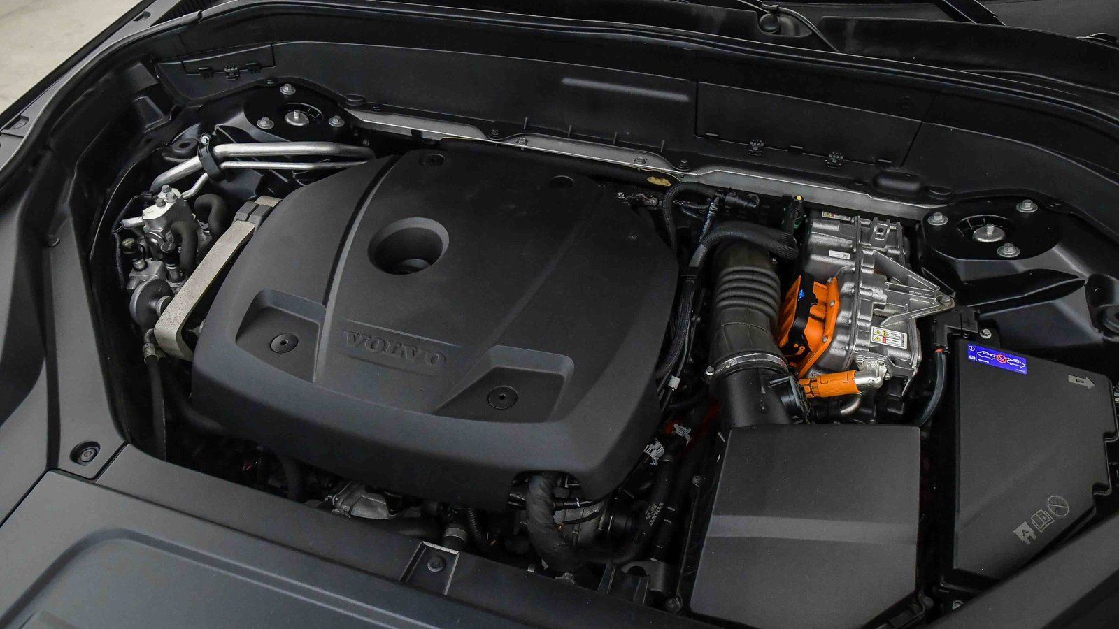 Used 2019 Volvo XC90 T8 R-Design w/ Advanced Package image 40