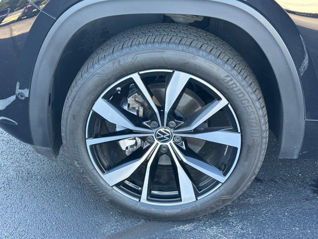 Certified 2024 Volkswagen Atlas Cross Sport SEL Premium R-Line AWD/4WD image 9