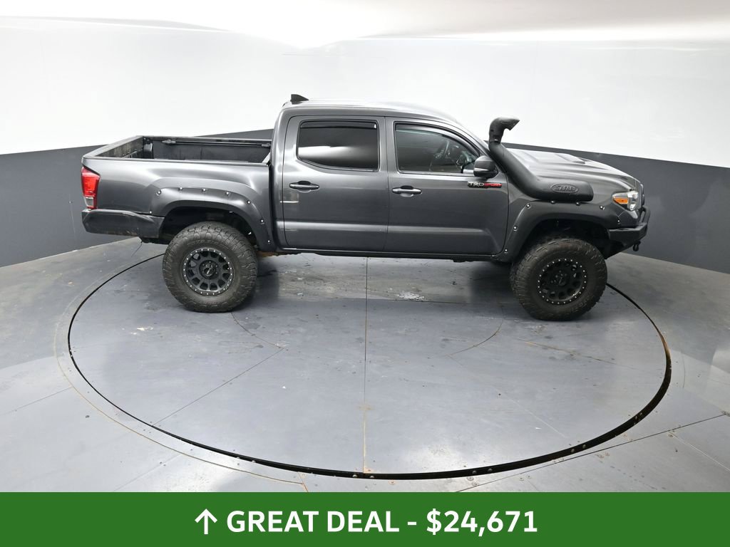 Used 2016 Toyota Tacoma TRD Sport w/ Towing Package AWD/4WD image 41