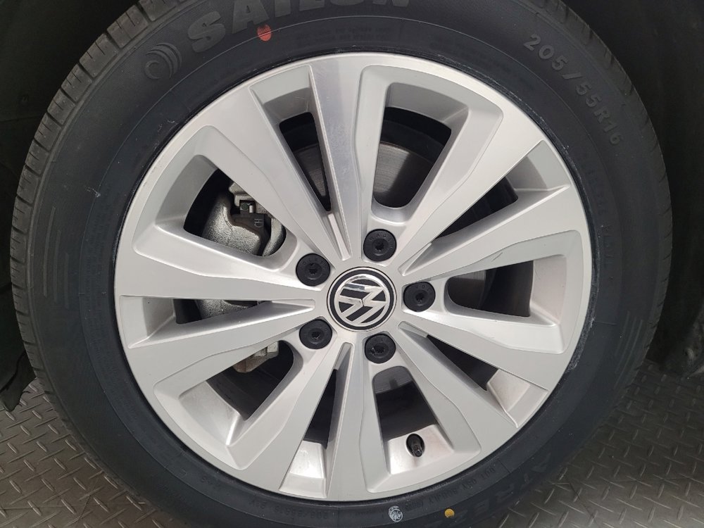 Used 2021 Volkswagen Golf 4-Door image 31