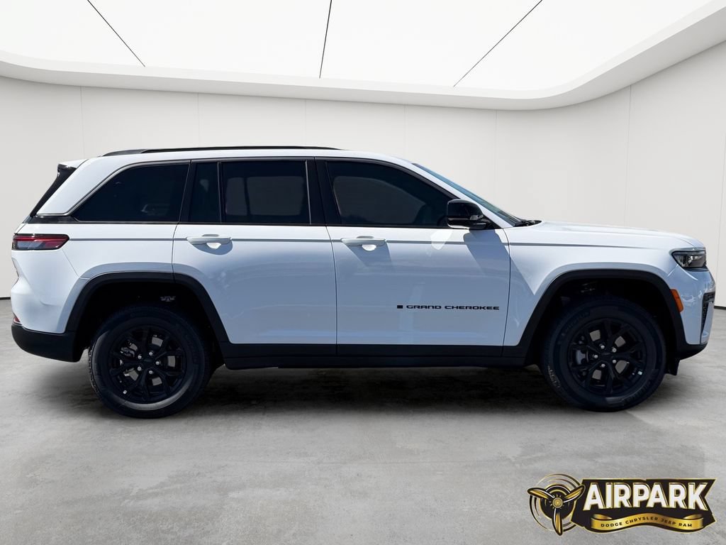 New 2026 Jeep Grand Cherokee Altitude RWD image 3