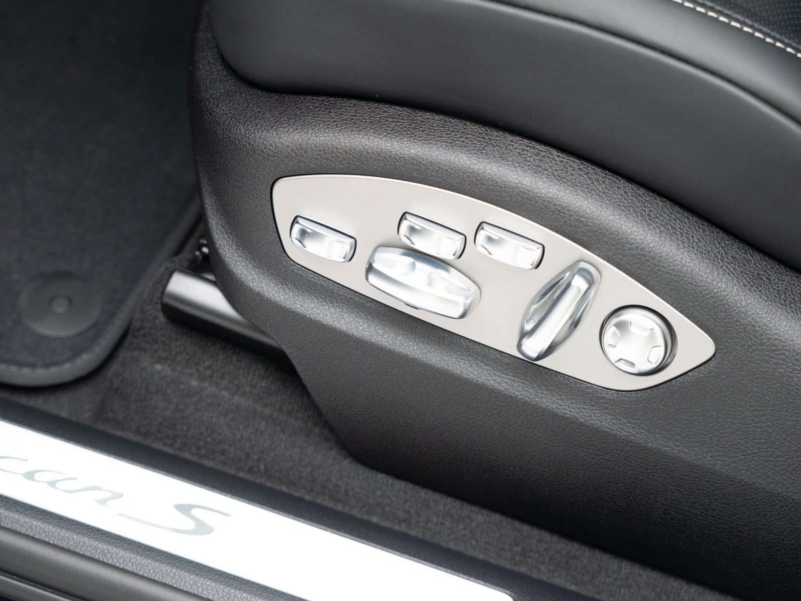 New 2026 Porsche Macan S AWD/4WD image 16