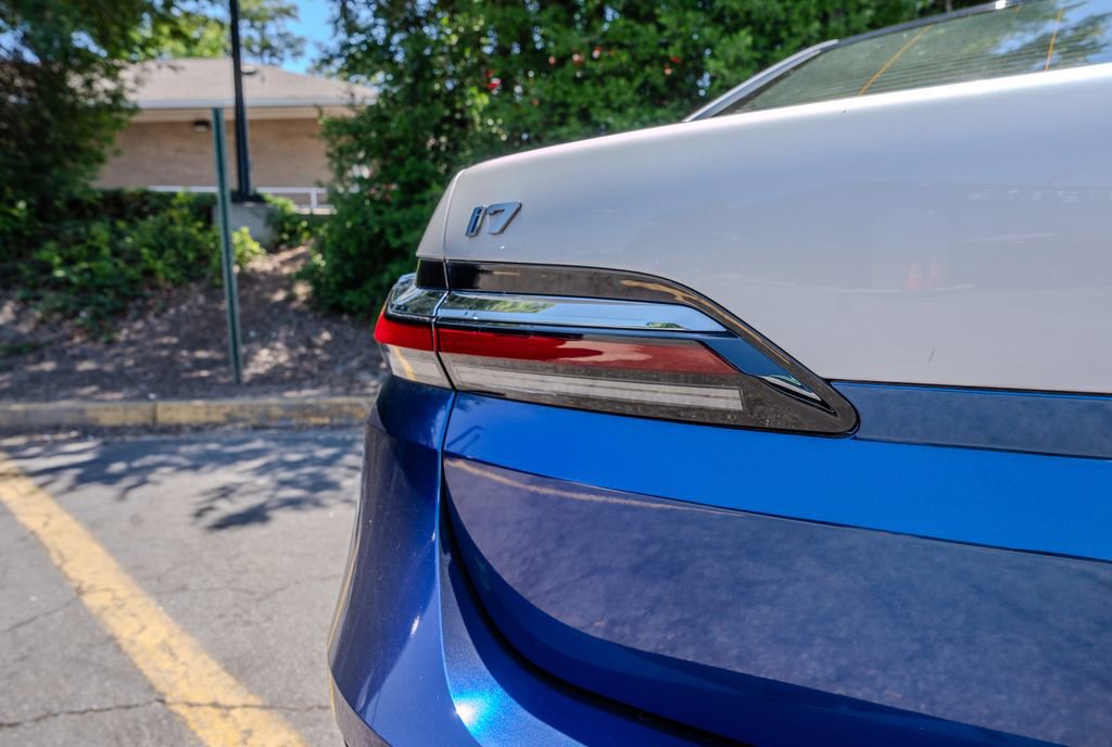 Used 2024 BMW i7 eDrive50 w/ Executive Package RWD image 28
