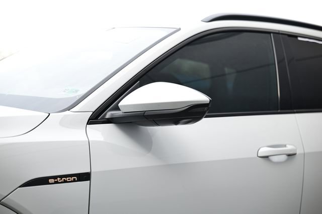Used 2022 Audi e-tron Premium Plus image 11