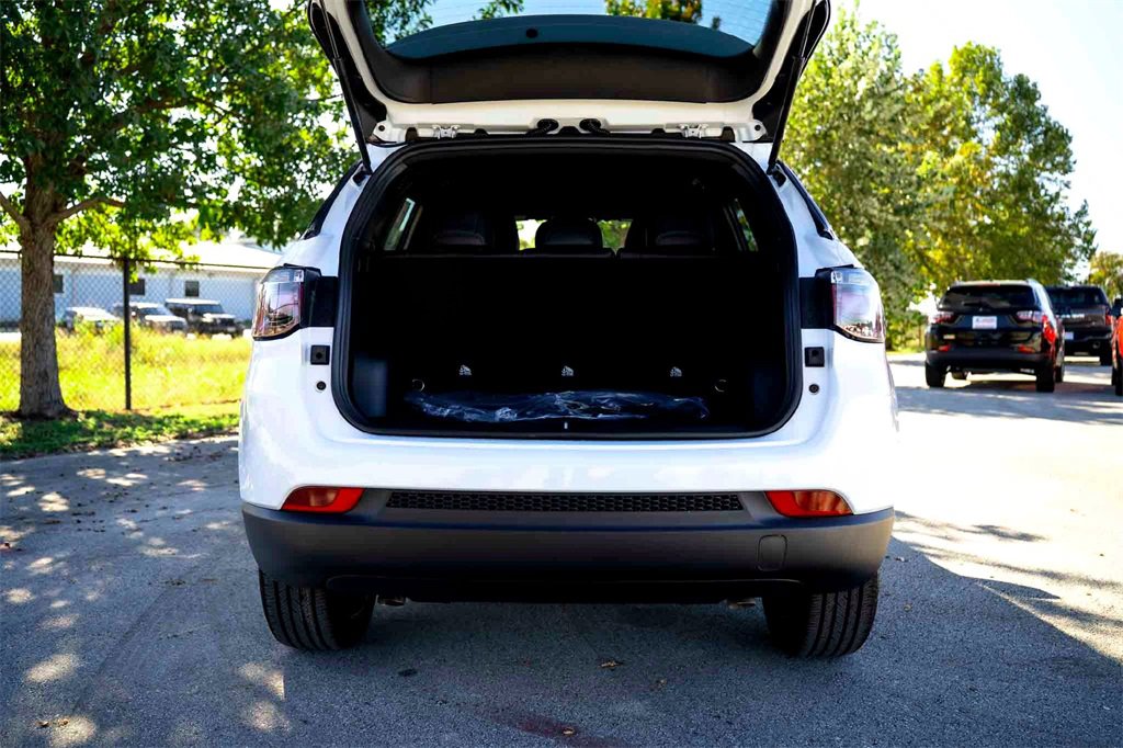 New 2026 Jeep Compass Latitude image 6